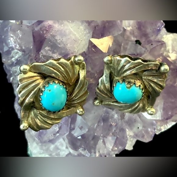 Vintage Native American Sleeping Beauty Turquoise Repoussé 925 Earrings - Picture 5 of 14